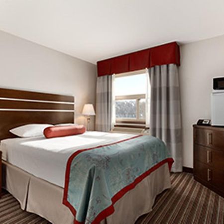 Hotel Super 8 By Wyndham Saskatoon Near Downtown Extérieur photo