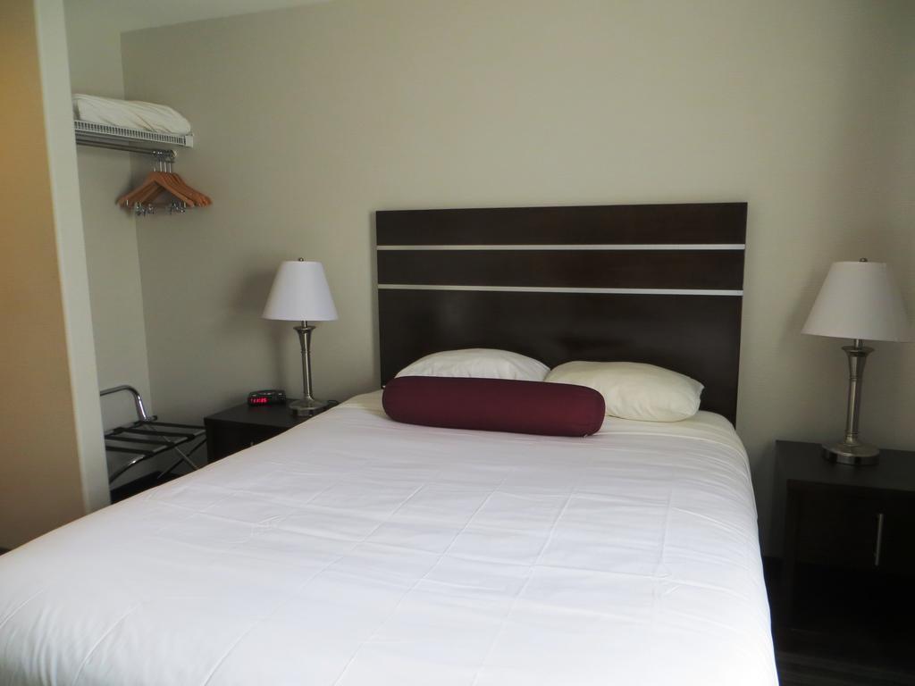 Hotel Super 8 By Wyndham Saskatoon Near Downtown Extérieur photo