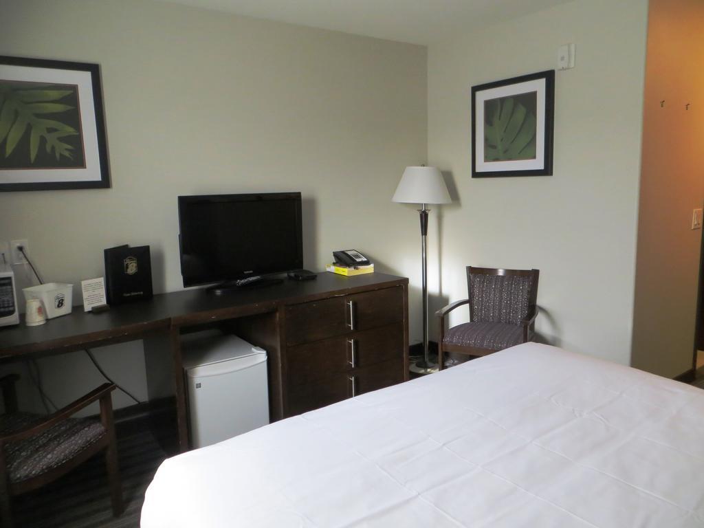 Hotel Super 8 By Wyndham Saskatoon Near Downtown Extérieur photo