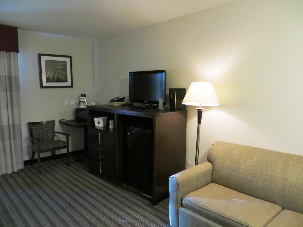 Hotel Super 8 By Wyndham Saskatoon Near Downtown Extérieur photo