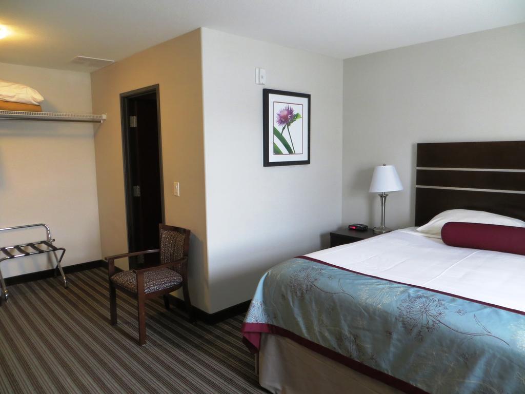 Hotel Super 8 By Wyndham Saskatoon Near Downtown Extérieur photo