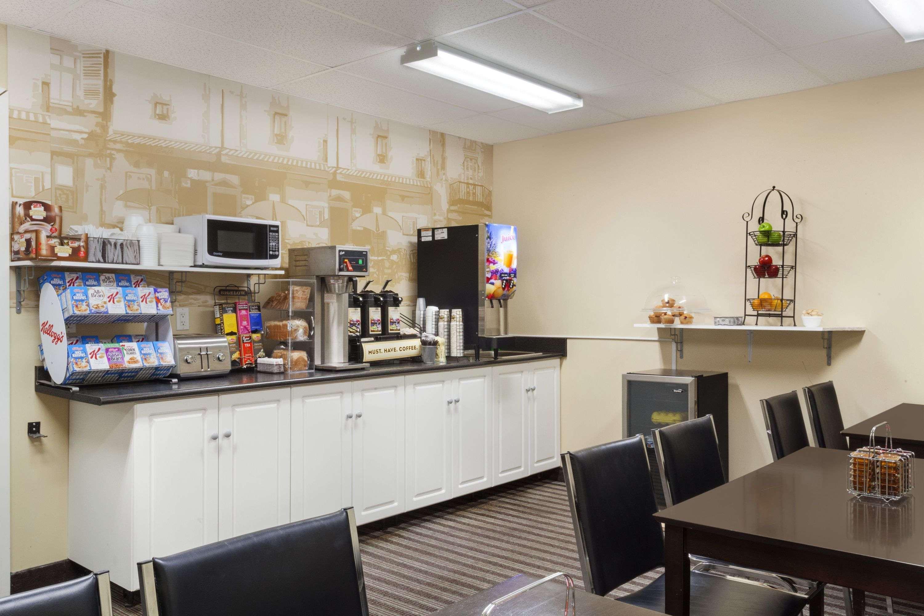 Hotel Super 8 By Wyndham Saskatoon Near Downtown Extérieur photo