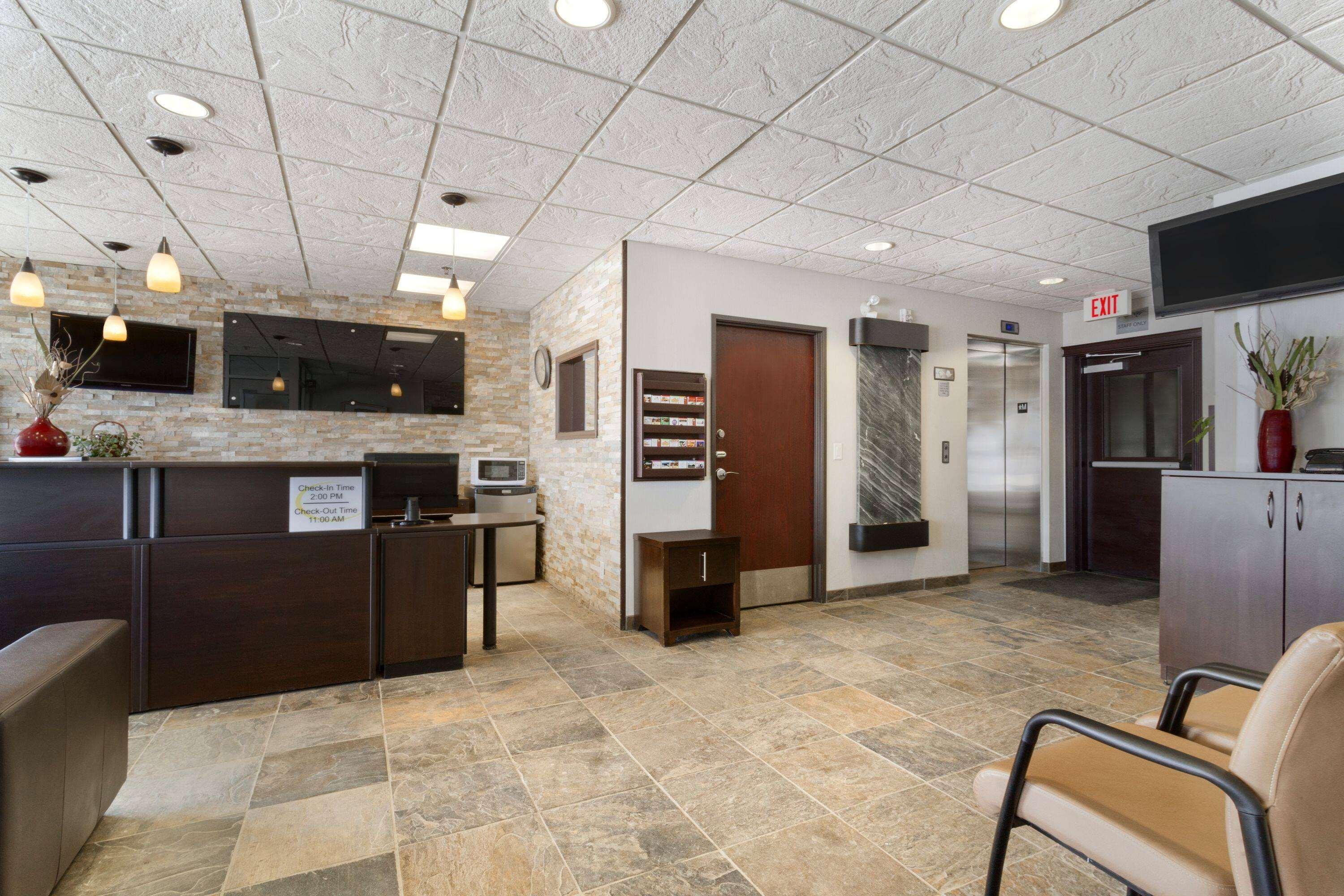 Hotel Super 8 By Wyndham Saskatoon Near Downtown Extérieur photo