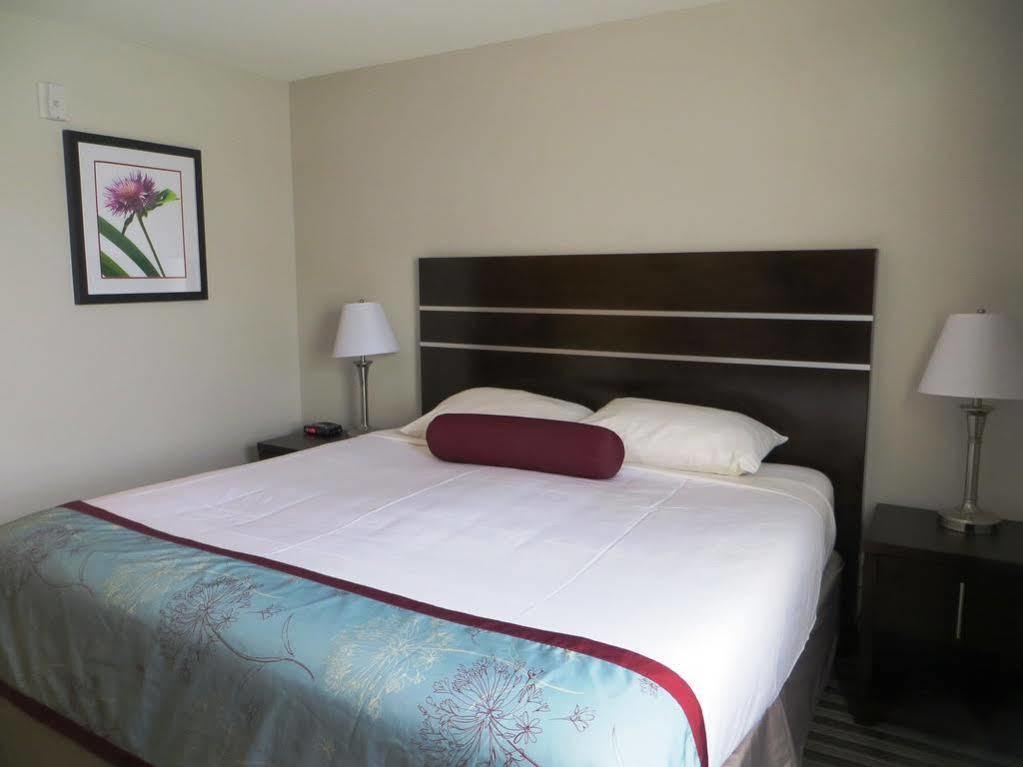 Hotel Super 8 By Wyndham Saskatoon Near Downtown Extérieur photo